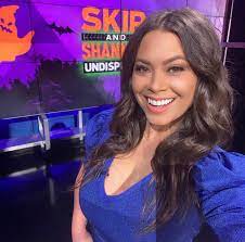 If you are a sports fan on the west coast, then there is a good chance that you may have seen alex curry. Alex Curry From Fox Sports Hot Reporters
