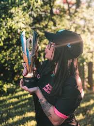 Eventually, players are forced into a shrinking play zone to engage each other in a tactical and diverse. Esports Just For Gaming A Twitter Freefire Tami Hace Historia Al Convertirse En La Primera Mujer Campeona De La Liga Brasilena De Free Fire Junto Con Su Equipo Ss Esports