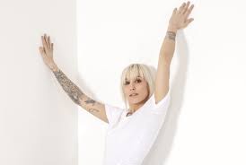 Il video ufficiale del brano, scritto e composto in collaborazione con pacifico, rocco rampino e alessandra flora. Sanremo 2021 Malika Ayane Canta Ti Piaci Cosi Il Brano Della Consapevolezza Di Se