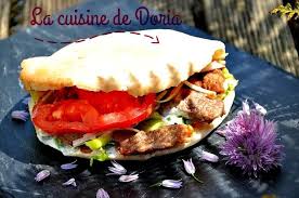 Pita D Agneau Marine Sauce Piquante La Cuisine De Doria
