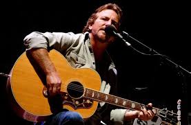 Probabilmente non indovinereste mai le origini di queste 15 celebrità. Eddie Vedder In Italia La Storia Triste Della Vita E Morte Di Un Piccolo Dubbio Ovvero Storia Di Due Canzoni E Due Live Pearljamonline It