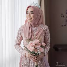 Baju pesta model atasan brokat terbaru 2019; 25 Inspirasi Gaun Pengantin Muslimah Yang Modern Updated 2021 Bukareview