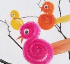 Kinder werden heutzutage überhäuft mit spielzeug, das noch dazu fertig abgepackt aus dem geschäft kommen. Basteln Mit Kindern 13 Gute Laune Ideen Furs Osterbasteln