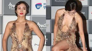 한수아, 아찔한 포즈로 가슴 노출 ′시선 집중′ | 네이트 TV