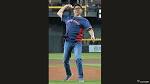 斎藤隆さんが始球式 Ｄバックス―ドジャース戦―ＭＬＢ - 時事通信
