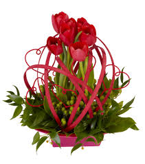Oasis Flat Cane And Midollino Shapes Accent This Trendy Design Funeral Floral Arrangements Valentine Flower Arrangements Oasis Floral Designs
