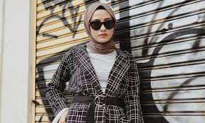 Masih di sekitar bukit gundaling, ada gundaling farm berastagi, yang merupakan sebuah wisata peternakan sapi perah dan cocok dijadikan tempat. 11 Gaya Foto Hijaber Hits Bernuansa Street Style Yang Bisa Kamu Tiru Highlight Id