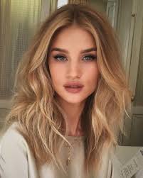 Your skin tone can give you an idea of what the surface of your skin looks like, but your undertone takes into account the subtle hints of color that lie you may already be aware that it's important to choose haircolors for your skin tone, but pairing your haircolor to your skin's undertone makes all the. Blonde Hair Agustus 2018