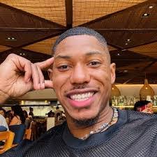 Aaron Warrick's Instagram, Twitter & Facebook