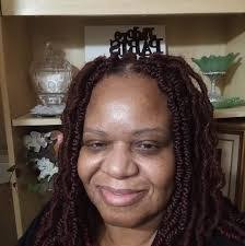 Gwen Travis's Instagram, Twitter & Facebook