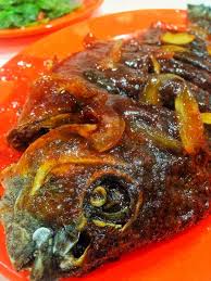 Deep fried carp with padang sauce. Galeri Foto Makanan Dan Suasana Di Seafood Trisulo 234 Kelapa Gading Oleh Aldi Ciptadi 1