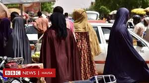 Matan hausawa tv subscribe to matan hausawa tv #izzarsoepisode28 #labarina #bakoritv yadda matan hausawa suke rawar rashin mutumci a gidan gala, a gaban balagaggun samari. Yau Ce Ranar Mata Ta Duniya Arewa Ng Nigeria News
