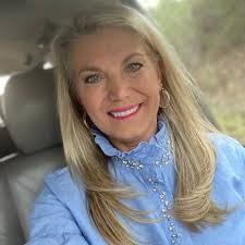 Liliana Ogden's Instagram, Twitter & Facebook