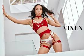 Alexis Tae Slays In New Vixen ThreesomeRogReviews
