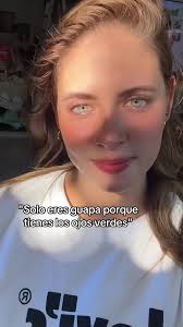 Hermosa con ojos verdes