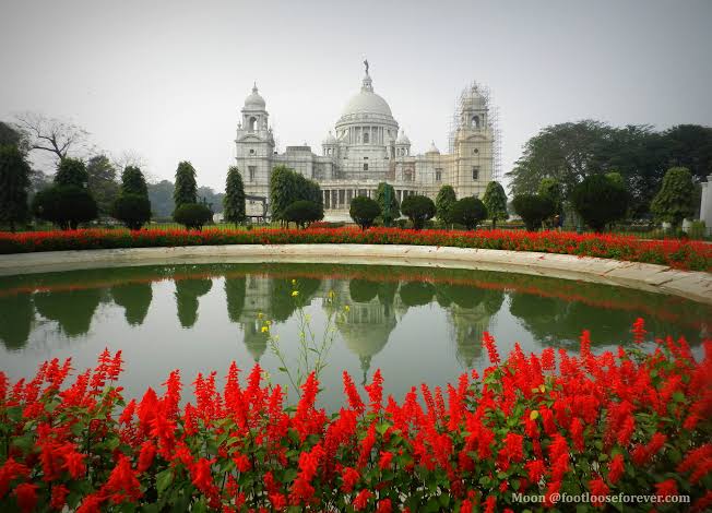 Victoria Memorial and ornamental pond gardens, AI generated