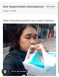 Update : Ayon kay Andrea ay nagtungo sila sa Ever Supermarket at  napag-alaman na ang babaeng nasa picture ang mismong Rider na nag-pick-up  ng Groceries. Hindi nya dinilever ang mga items kay