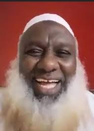 الناشطه السعودية ‏رهف القنون تثير ضجه علي وسائل التواصل الإجتماعي تعليقات  عنصرية في تويتر من مغردون سعوديون بعد نشرها صورة زوجها الأمريكي من أصول  إفريقية ورضيعها عبر الانستغرام، وتكتب: "أريد أن أقضي