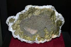 Majoritatea zăcămintelor de aur din românia se regăsesc în muzeu cu exponate reprezentative pentru toate tipurile de mineralizații. Muzeul Aurului Din Brad Din Hunedoara Planiada