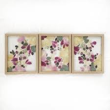 This frame is ideal to give as a gift with its pretty floral insert, which can be replaced by pressed flowers. Pregnant Lady Pressed Flower Frame Felt