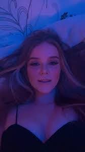 Renee Kratz's Instagram, Twitter & Facebook