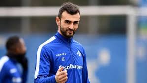 Süper lig'de yeni sezon için kadrosunu güçlendirme çalışmalarına devam eden fenerbahçe, bundesliga 2 takımlarından darmstadt 98'de forma giyen forvet oyuncusu serdar dursun'u transfer etti. Son Dakika Spor Haberi Serdar Dursun Kararini Verdi Fenerbahce Ve Besiktas Derken Fotomac