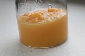 Compote De Coings Les Coings Donnent Une Excellente Compote Tres Parfumee Mais La Preparation Des Fruits Est Assez Compote Coing Coing Recettes De Cuisine