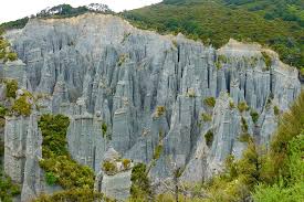 Der herr der ringe kehrt nach neuseeland zurück. Putangirua Pinnacles Bizarre Herr Der Ringe Mittelerde Filmkulisse Passenger On Earth