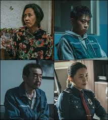 Petugas lapas mendapatkan perlakuan yang tidak menyenangkan dari okn.um polisi. Train Yoon Bok In X Kim Dong Young X Nam Moon Cheol X Lee Hang Na Great Presence To Add Tension Mottokorea