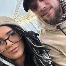 Leanne Burr (@leanneburr1)