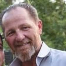 Robert Everett's Instagram, Twitter & Facebook