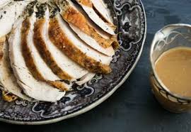 Carnea de curcan eu o marinez cu o zi inainte de a o baga in cuptor. Piept De Curcan La Cuptor Cu Sos De Usturoi