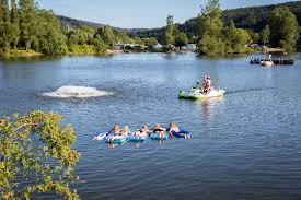 Herzlich willkommen am „camping ampersee. Camping Ferienpark Teichmann Hundefreundlich Campen In Herzhausen Deutschland Hundefreundliche Campingplatze