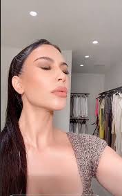 By lisa mcloughlin for mailonline. Kim Kardashian Reveals How She Reapplies Sunscreen With A Full Face Of Makeup On Allure