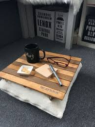 オール100均のアイテムで 車やソファ 絨毯などにもさっと飲み物を置いたりできるクッションテーブルを作りました mugs diy diy crafts