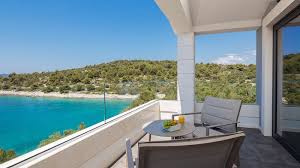 This place is situated in croatia, its geographical coordinates are 43° 31' 0 north, 16° 15' 30 east and its original name (with diacritics) is čiovo. Luxusvilla Mit Pool Auf Der Insel Von Ciovo Dalmatien Kroatien Trogir Insel Ciovo Kroatien Preis Luxusunterkunft