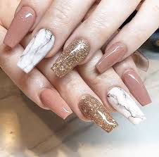 Utilizar uñas acrilicas para tener unas uñas acrilicas bellas, usted debera visitar a su manicurista (tecnico en uñas) regularmente y usted debera tener mas cuidado con sus manos a fin de proteger sus uñas acrilicas. Pin De Nicole Vega En Nails Disenos De Unas Acrilicas Manicura De Unas Unas Color Rosa Palo