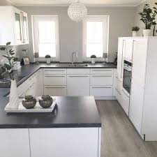 Epingle Par Maria Ratlef Sur Kuchyna Cuisine Moderne Cuisine Moderne Grise Cuisines Maison