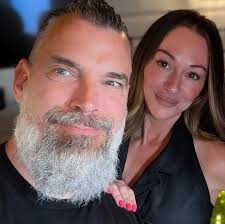 What are the disadvantages of a curved monitor?