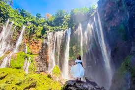 Terkenal dengan sebutan air terjun tumpak sewu, coban tumpak sewu atau yang biasa disebut dengan coban sewu, coban grojokan sewu, dan ada pula. Wisata Air Terjun Tumpak Sewu Dibuka Lagi Mulai 24 Mei 2021