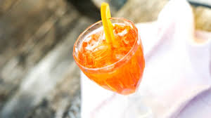 Grab your friends and start your evening the italian way with an aperol spritz. Ny Vri Pa Trenddrinken Aperol Spritz Som Er Litt Mindre Bitter Kreative Ideer