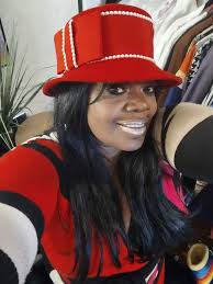 GETTING READY FOR THE HOLIDAYS .LOVE ME AN OLE VTG HAT❤️