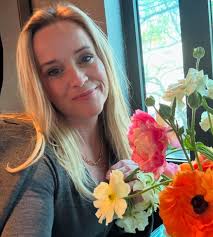 So pretty, you simply age, with grace, & beauty! ❤️❤️❤️