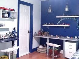 How to paint a door frame two colors. Jons Room Love The Two Different Colored Walls Except Id Like To Do Red And Grey I Love The Painted Door Frame Boy S Room Room House