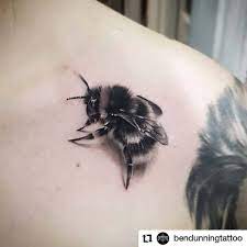 Live Bumblebee Tattoo Tiny Leg Shadows Bumble Bee Tattoo Bee Tattoo Body Art Tattoos