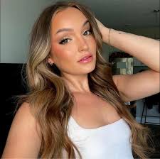 Airbrush vs Regular Foundation: Pros & Cons for Bridal Makeup