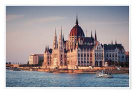Das parlament in budapest die bauzeit dauerte von 1885 bis 1904 es hat eine länge von 268 m und eine breite von 123 m es besitzt 10 innenhöfe, 13 aufzüge, 27 eingänge, 29 treppenhäuser. Img Posterlounge De Img Products 680000 679812