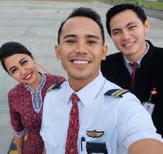Последние твиты от airasia (@airasia). Seragam Pilot Wanita Indonesia