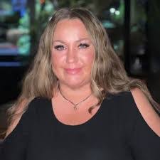 Michelle Nicklin's Instagram, Twitter & Facebook