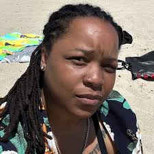 在他的早餐俱樂部採訪時,韋爾解釋了為什麼他不再開放給該行業的人士。 他透露,他唯一開放的饒舌歌手是肯德里克·拉馬爾和J。  科爾,並回憶到與科爾說話後,「假先知」第二天就放棄了。 韋爾還提到,科爾向他保證這首歌與他無關。 (轉自@breakfastclubam)